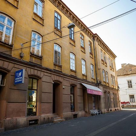 Old Square Apartments 3 티미쇼아라 외부 사진
